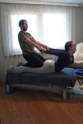 Traditionelle Thai Massage, kombiniert mit klassischer Massage