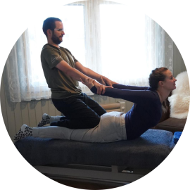 Traditionelle Thai Massage, kombiniert mit klassischer Massage